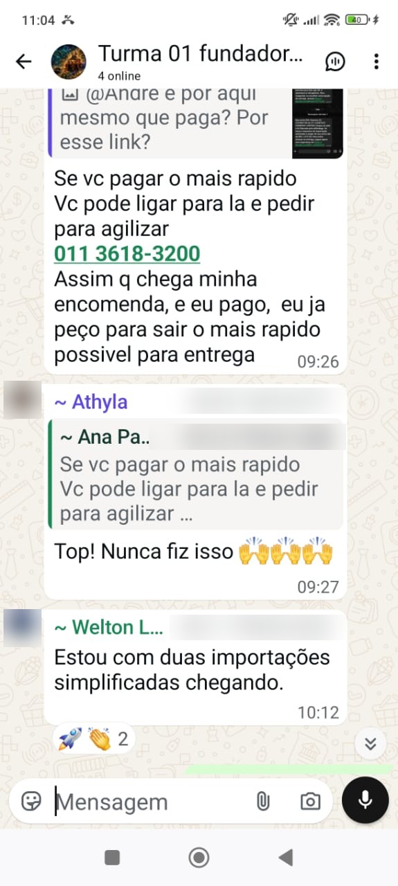 Alunos do grupo trocando dicas de desembaraço e um deles com duas importações simplificadas chegando