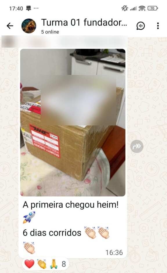 Aluna mostrando no grupo a caixa da DHL da primeira importação, que chegou em 6 dias corridos